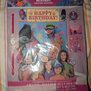 Trolls Happy Birthday Scene Setter with Props